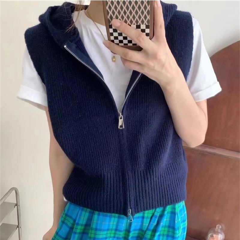 Плетен жилет с качулка и цип, свободна кройка, дължина 50–65 см