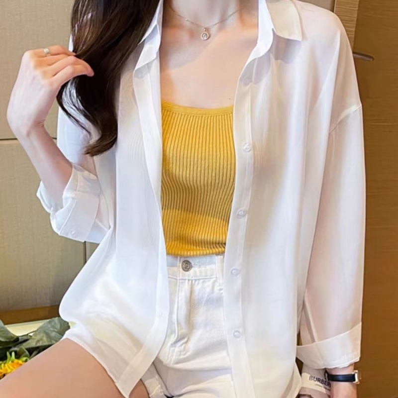 Chiffon anyagú ing; 95%+ fő anyag összetétel; Polo gallér; hosszú ujjú; laza szabás