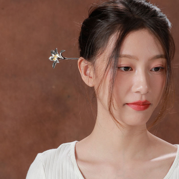 Réz hajcsat virágmotívummal palotai stílusban, elektroplakált felülettel (Anyag: Réz; Stílus: Palotai; Motiv: Virág; Feldolgozás: Elektroplakálás; Kategória: Fejfedő kiegészítő)