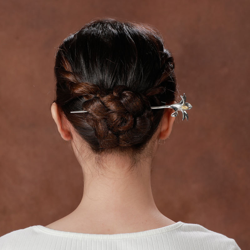 Réz hajcsat virágmotívummal palotai stílusban, elektroplakált felülettel (Anyag: Réz; Stílus: Palotai; Motiv: Virág; Feldolgozás: Elektroplakálás; Kategória: Fejfedő kiegészítő)