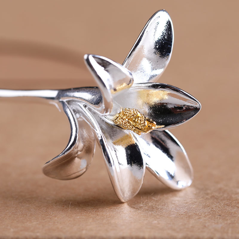 Réz hajcsat virágmotívummal palotai stílusban, elektroplakált felülettel (Anyag: Réz; Stílus: Palotai; Motiv: Virág; Feldolgozás: Elektroplakálás; Kategória: Fejfedő kiegészítő)