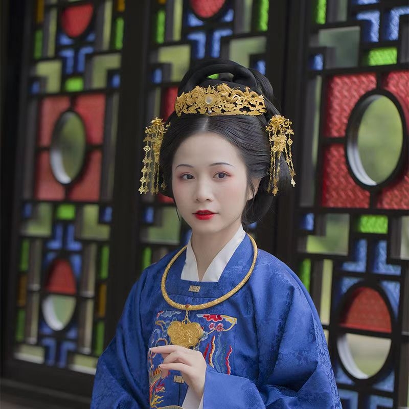 Hajtű antik stílusban bojtokkal és virágos dizájnnal, réz elektroplatált felülettel