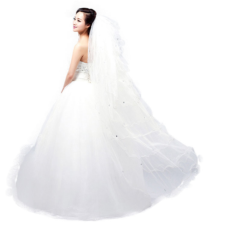 Dodaci za glavu: katedralski mrežasti veo, višeslojni vjenčani veo