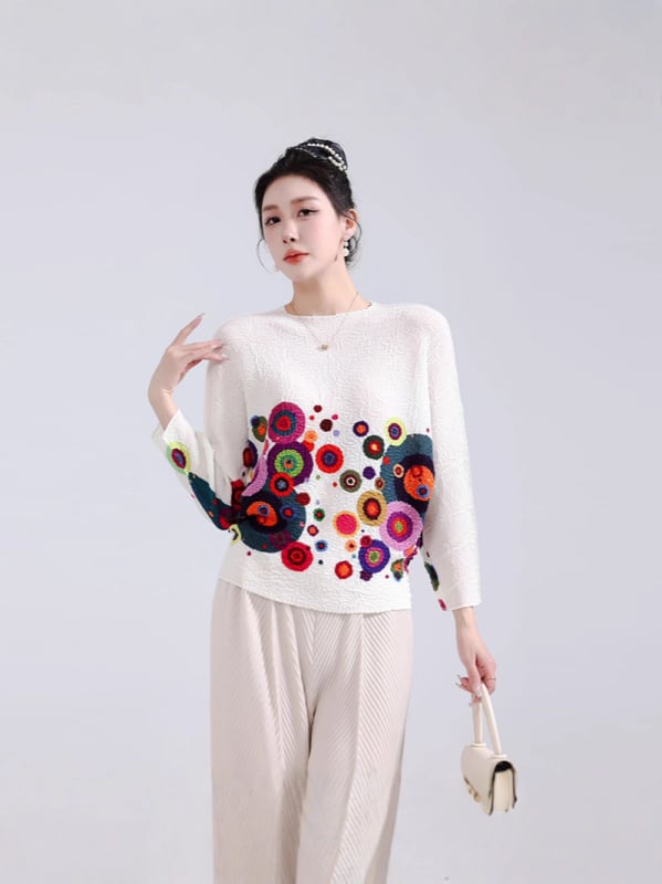 Chiffon top s plisiranim dizajnom i kružnim uzorkom, bat rukavi, opuštena silueta, okrugli izrez, poliester