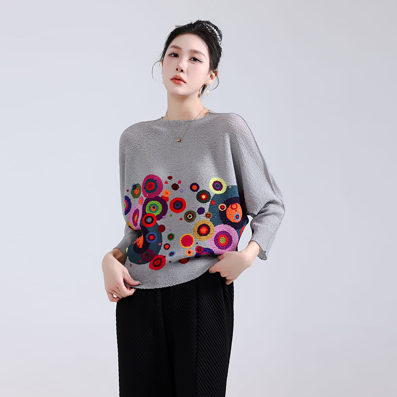 Chiffon top s plisiranim dizajnom i kružnim uzorkom, bat rukavi, opuštena silueta, okrugli izrez, poliester