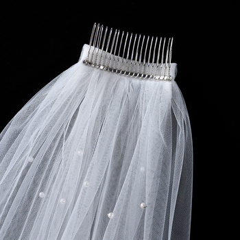 Vjenčana tiara s veo na glavi — elegantan stil, veo, tkanina