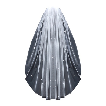 Vjenčana tiara s veo na glavi — elegantan stil, veo, tkanina