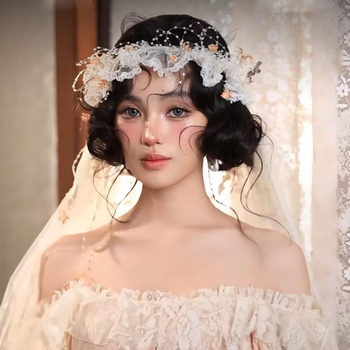 Kézzel készült textil virágos gyöngyös bojtos menyasszonyi fejfedő