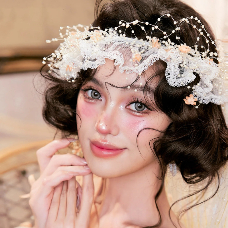 Kézzel készült textil virágos gyöngyös bojtos menyasszonyi fejfedő