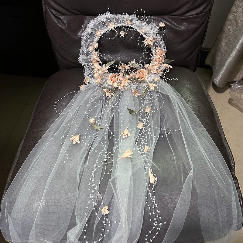 Kézzel készült textil virágos gyöngyös bojtos menyasszonyi fejfedő