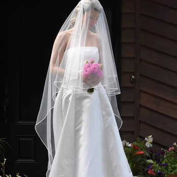 Dvostruki sloj mrežastog veo sa satenskim rubom, jednostavan ženski vjenčani dodatak za fotografiranje