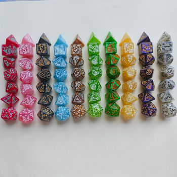 7 darab húsvéti dobókocka készlet nyuszi dizájnnal és patentes többszögű mintázattal D&D társasjátékokhoz