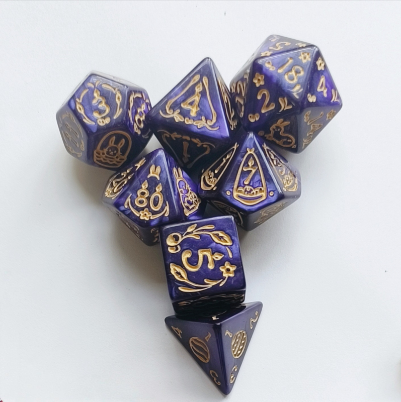 7 darab húsvéti dobókocka készlet nyuszi dizájnnal és patentes többszögű mintázattal D&D társasjátékokhoz