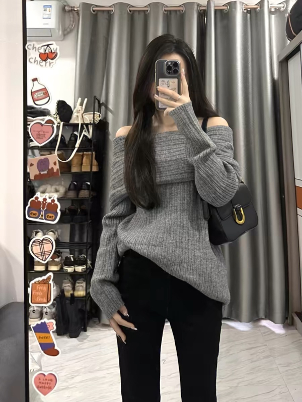 Ženski pleteni džemper s V izrezom i otvorenim ramenima, opušteni kroj, srednje debljine tkanina od poliester-amonijskog smjese