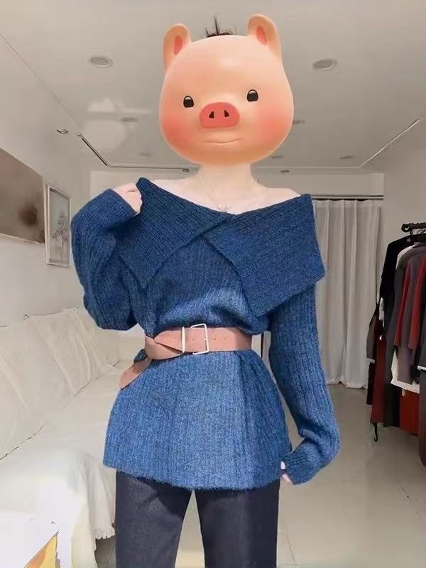 Ženski pleteni džemper s V izrezom i otvorenim ramenima, opušteni kroj, srednje debljine tkanina od poliester-amonijskog smjese