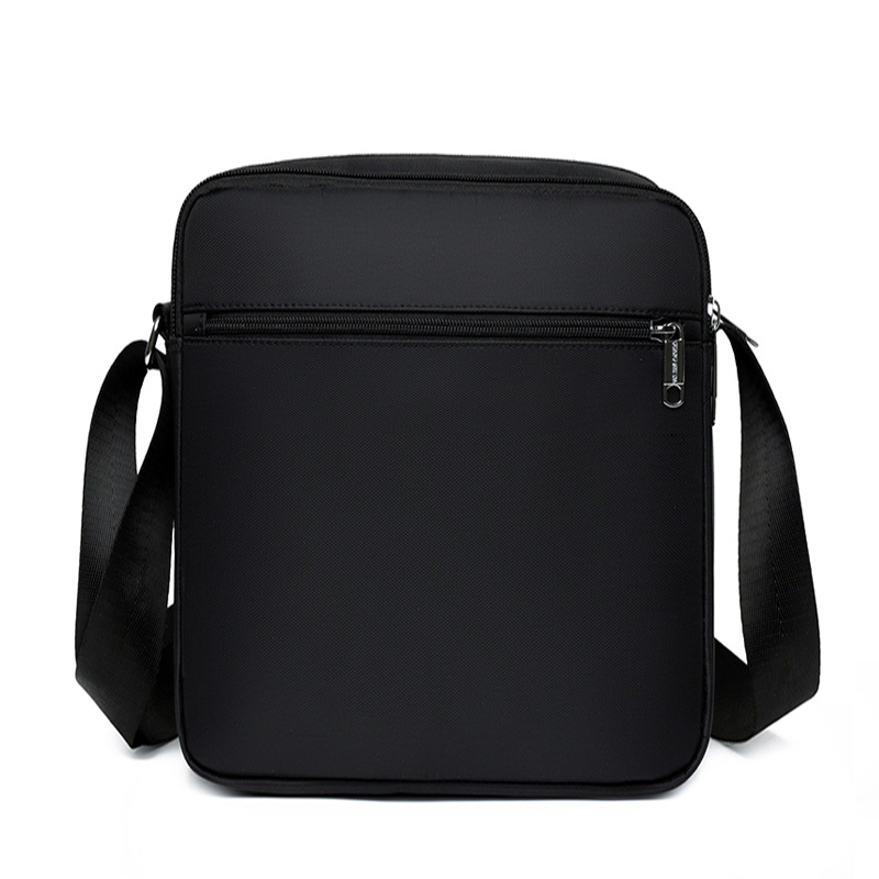 Ανδρική τσάντα crossbody σε στυλ αστικής απλότητας, από Oxford ύφασμα, αδιάβροχη και ανθεκτική στη φθορά, με επένδυση πολυεστέρα