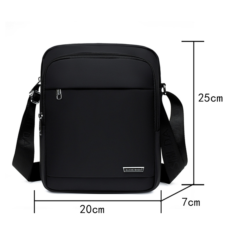 Ανδρική τσάντα crossbody σε στυλ αστικής απλότητας, από Oxford ύφασμα, αδιάβροχη και ανθεκτική στη φθορά, με επένδυση πολυεστέρα