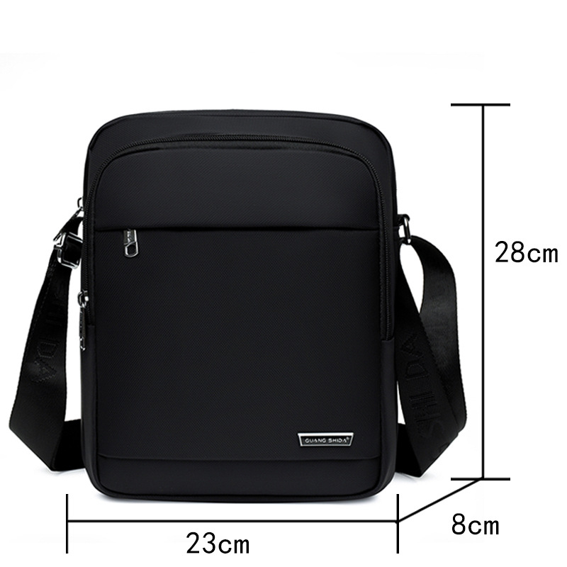 Ανδρική τσάντα crossbody σε στυλ αστικής απλότητας, από Oxford ύφασμα, αδιάβροχη και ανθεκτική στη φθορά, με επένδυση πολυεστέρα