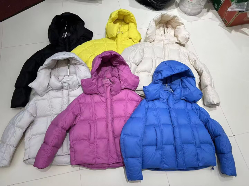Ženska kratka puff jakna s bijelim kačjim perjuem, 2025 trend korejskog stila, slobodan kroj, debela i topla, zima, plus veličine