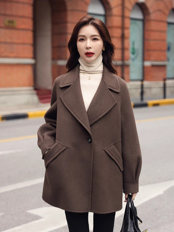 Női középméretű kabát, dupla gombos elülső rész, hosszú ujjú, téli 2025