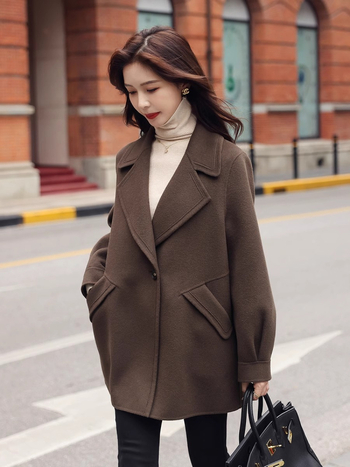 Női középméretű kabát, dupla gombos elülső rész, hosszú ujjú, téli 2025