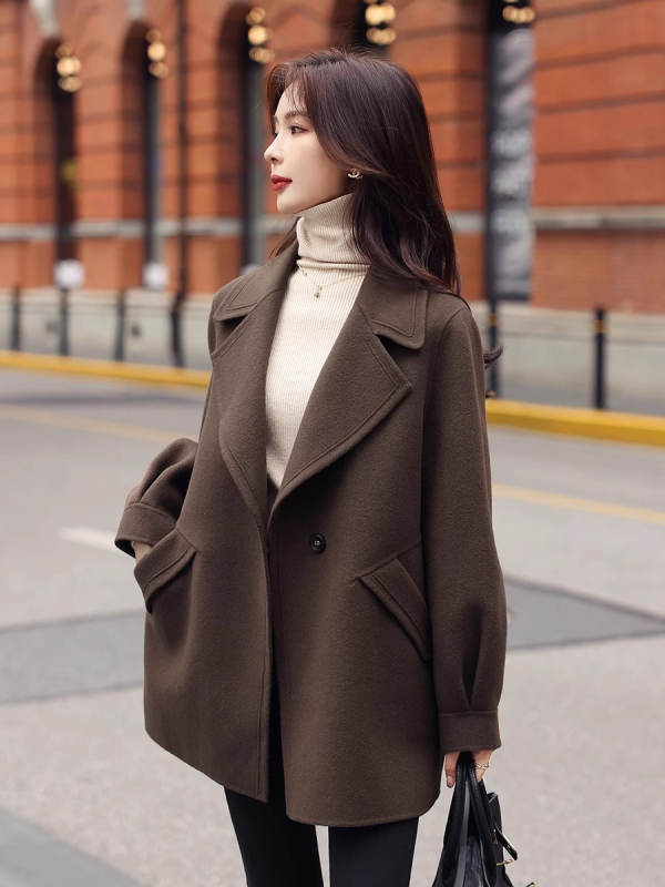 Női középméretű kabát, dupla gombos elülső rész, hosszú ujjú, téli 2025