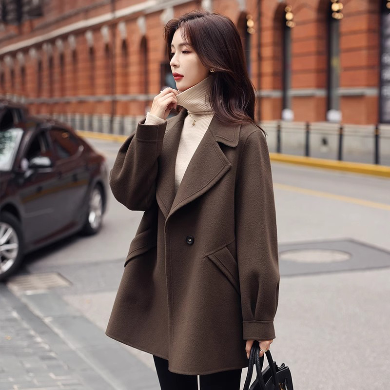 Női középméretű kabát, dupla gombos elülső rész, hosszú ujjú, téli 2025