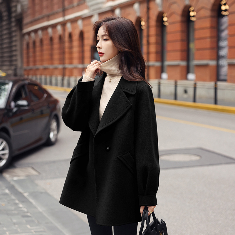 Női középméretű kabát, dupla gombos elülső rész, hosszú ujjú, téli 2025