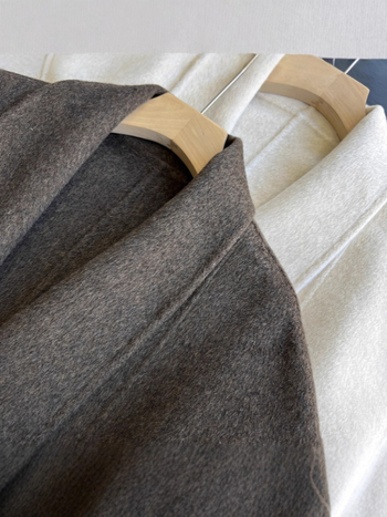 Vuneni kaput s pojasom u struku, dvostrani, V-izrez, dugi rukavi, srednja duljina, opušten kroj, japansko-korejski casual stil
