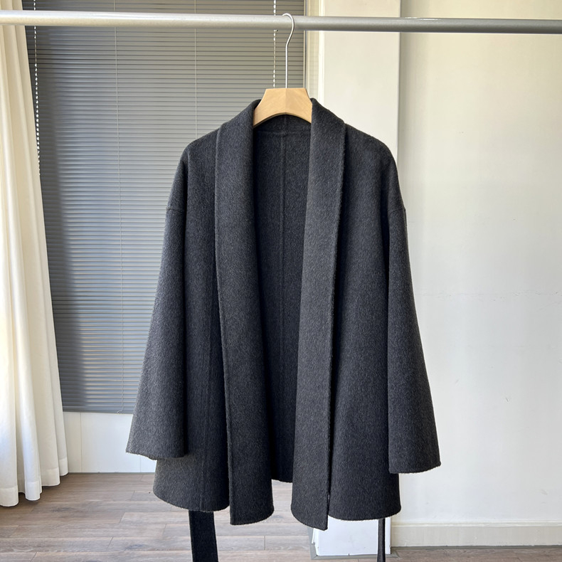 Vuneni kaput s pojasom u struku, dvostrani, V-izrez, dugi rukavi, srednja duljina, opušten kroj, japansko-korejski casual stil