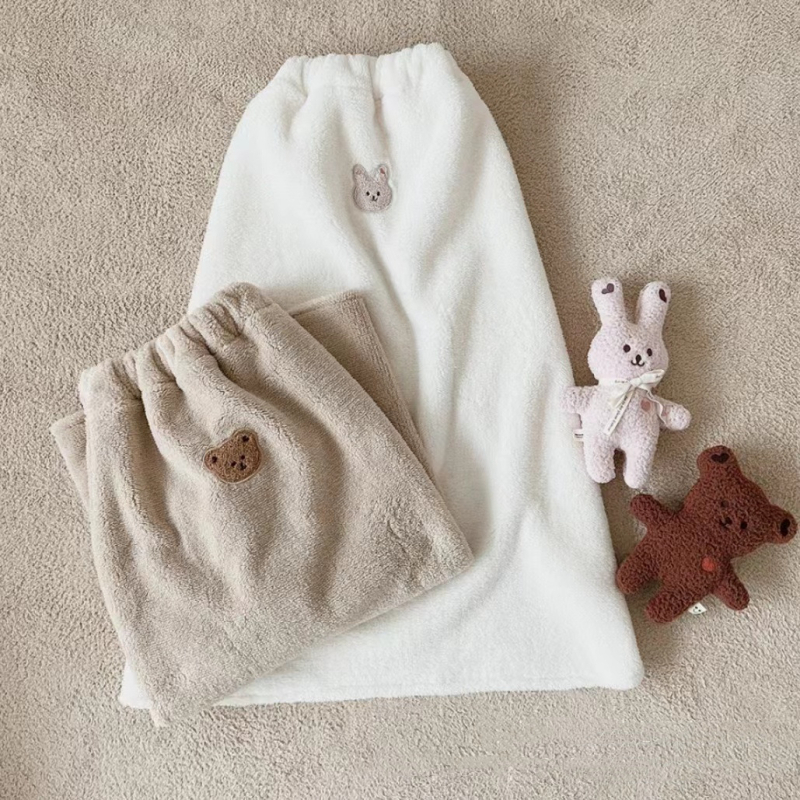 Plišana dječja deka s izveznim motivima životinja i crtića za jesen/zimu, materijal koral fleece, pogodna za djecu od 1 do 3 godine.