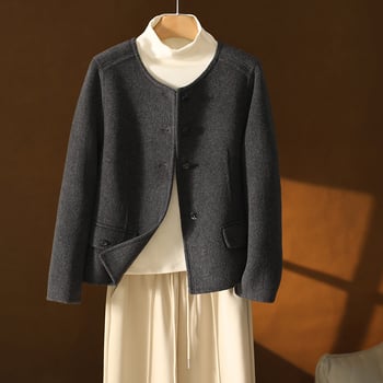 Női gyapjú kabát kasmír keverékkel (50-70% gyapjú, <30% kasmír), egyszerű gombos zárás, kerek nyak, hosszú ujjú, közepes vastagság, szabványos hossz, 2025 ősz