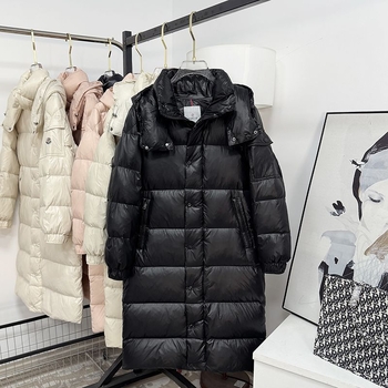Ženski puffer jakna srednje duljine s odvojivom kapuljom, najlon tkanina, debela izolacija, 50% sadržaj perja