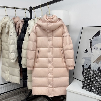 Ženski puffer jakna srednje duljine s odvojivom kapuljom, najlon tkanina, debela izolacija, 50% sadržaj perja