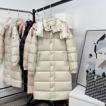 Ženski puffer jakna srednje duljine s odvojivom kapuljom, najlon tkanina, debela izolacija, 50% sadržaj perja