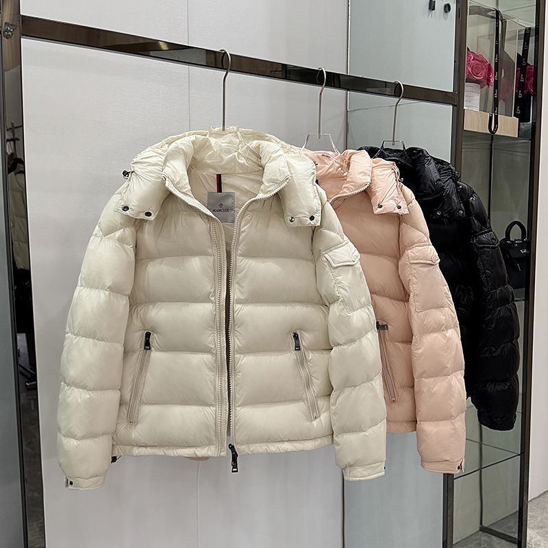 Ženski puffer jakna srednje duljine s odvojivom kapuljom, najlon tkanina, debela izolacija, 50% sadržaj perja