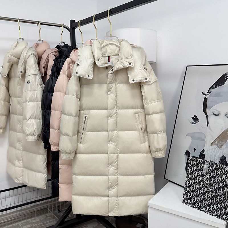Ženski puffer jakna srednje duljine s odvojivom kapuljom, najlon tkanina, debela izolacija, 50% sadržaj perja
