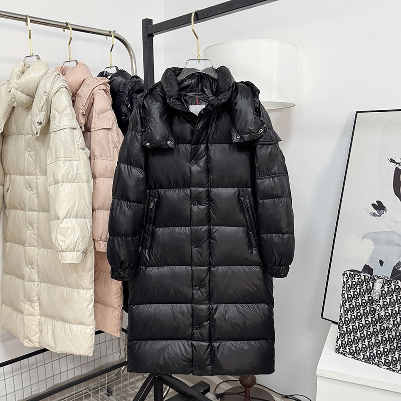 Ženski puffer jakna srednje duljine s odvojivom kapuljom, najlon tkanina, debela izolacija, 50% sadržaj perja