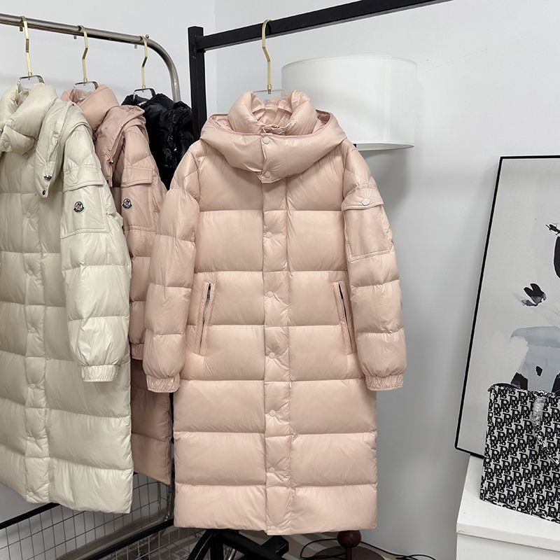 Ženski puffer jakna srednje duljine s odvojivom kapuljom, najlon tkanina, debela izolacija, 50% sadržaj perja