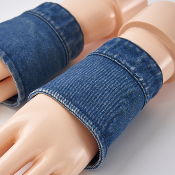 Mâneci din denim spălat, stil modern feminin, material bumbac, formă florală, procesare Turner, primăvara 2025