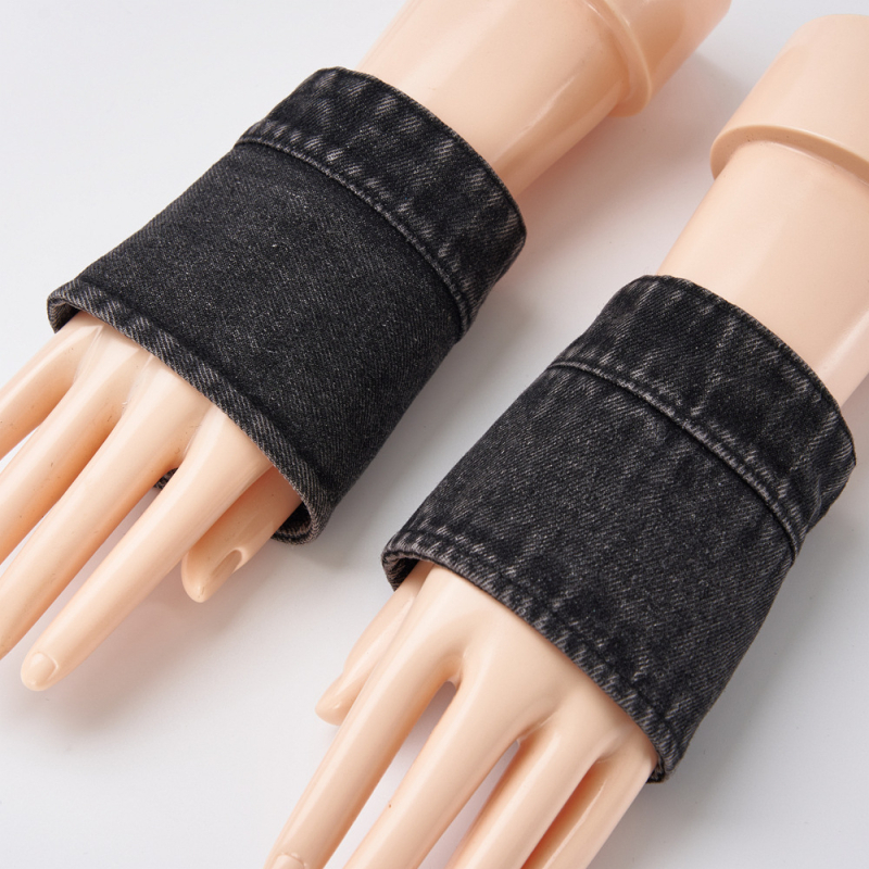 Mâneci din denim spălat, stil modern feminin, material bumbac, formă florală, procesare Turner, primăvara 2025