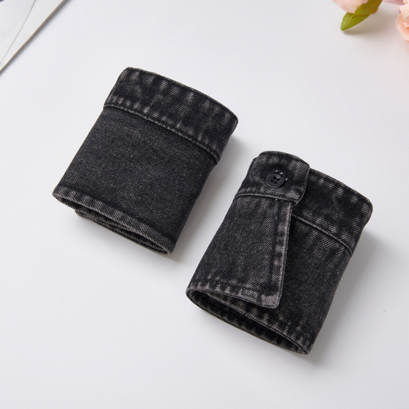 Mâneci din denim spălat, stil modern feminin, material bumbac, formă florală, procesare Turner, primăvara 2025