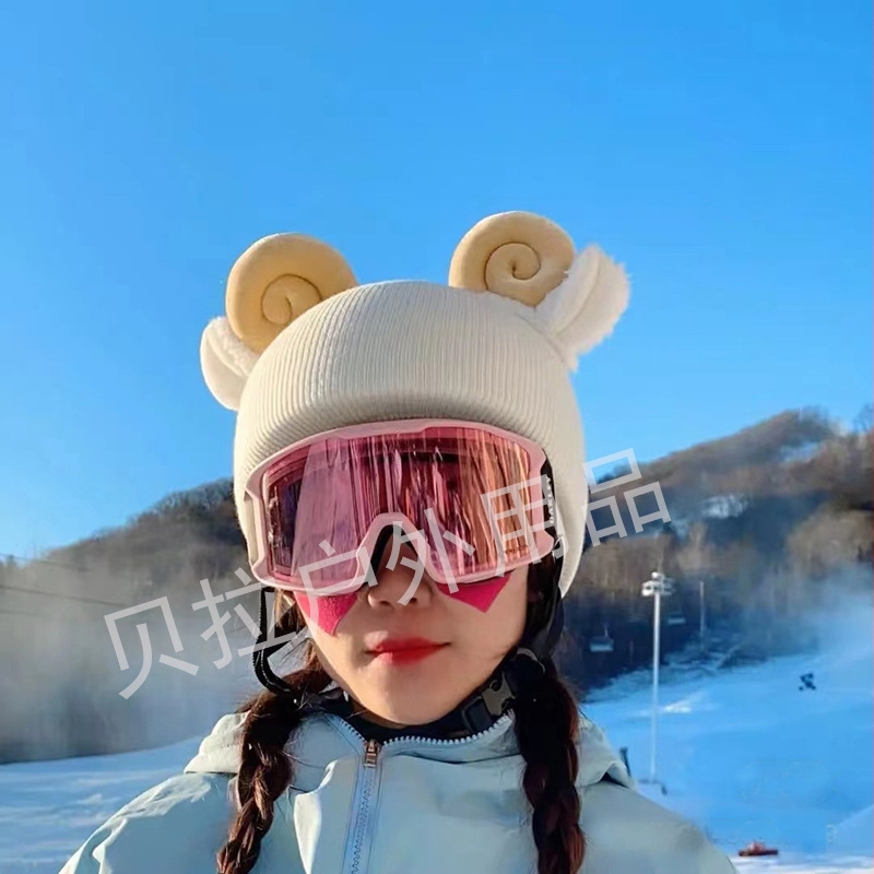 Плетена покривка за ски каска от марката hiskier – за ски