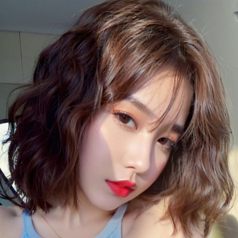 Περούκα με κοντό σγουρό μαλλί, κορεατικό στυλ, μοντέλο 781, ίνες ανθεκτικές στη θερμότητα