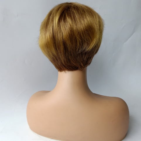 Ženska kratka ravna perika s dijagonalnim šiškama, vlakno otporno na visoke temperature, model K21, može se obojiti.