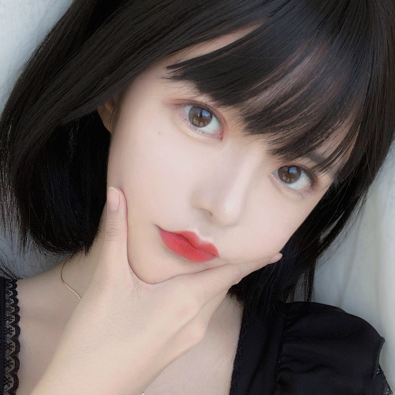 Ženska perika, kratka ravna kosa s Qi šiškama, model 752, vlakno otporno na visoke temperature, može se farbati