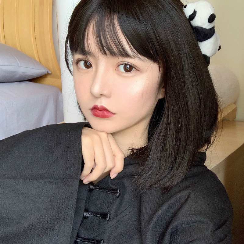 Ženska perika, kratka ravna kosa s Qi šiškama, model 752, vlakno otporno na visoke temperature, može se farbati