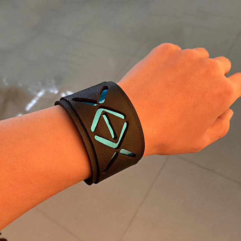 COS Wig Far Mountain Bracelet za muškarce, visokotemperaturna žica, kratka kosa, stil narukvice