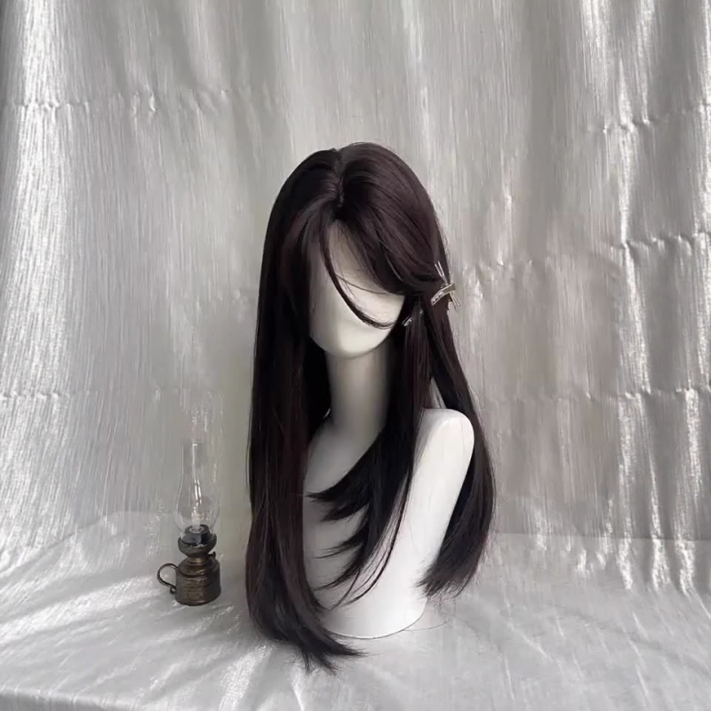 Perika za žene – prirodna duga kosa s srednjom podjelom, vlakno otporno na visoke temperature, mehanička izrada