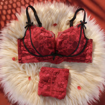 Set spodnej bielizne – 3/4 košíček, zadné štyri rady háčikov, pevné dvojité ramienka, nylonový materiál